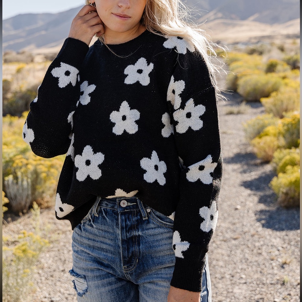 FLOWER SWEATER//BLACK-WHITE